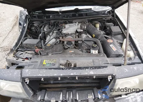 2004 Mercury Marauder из США, поврежденный, VIN 2MEHM79V34X625951